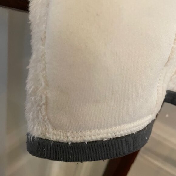 Patagonia R3 Hooded Fleece Jacket in White, Size Medium - Picture 7 of 7